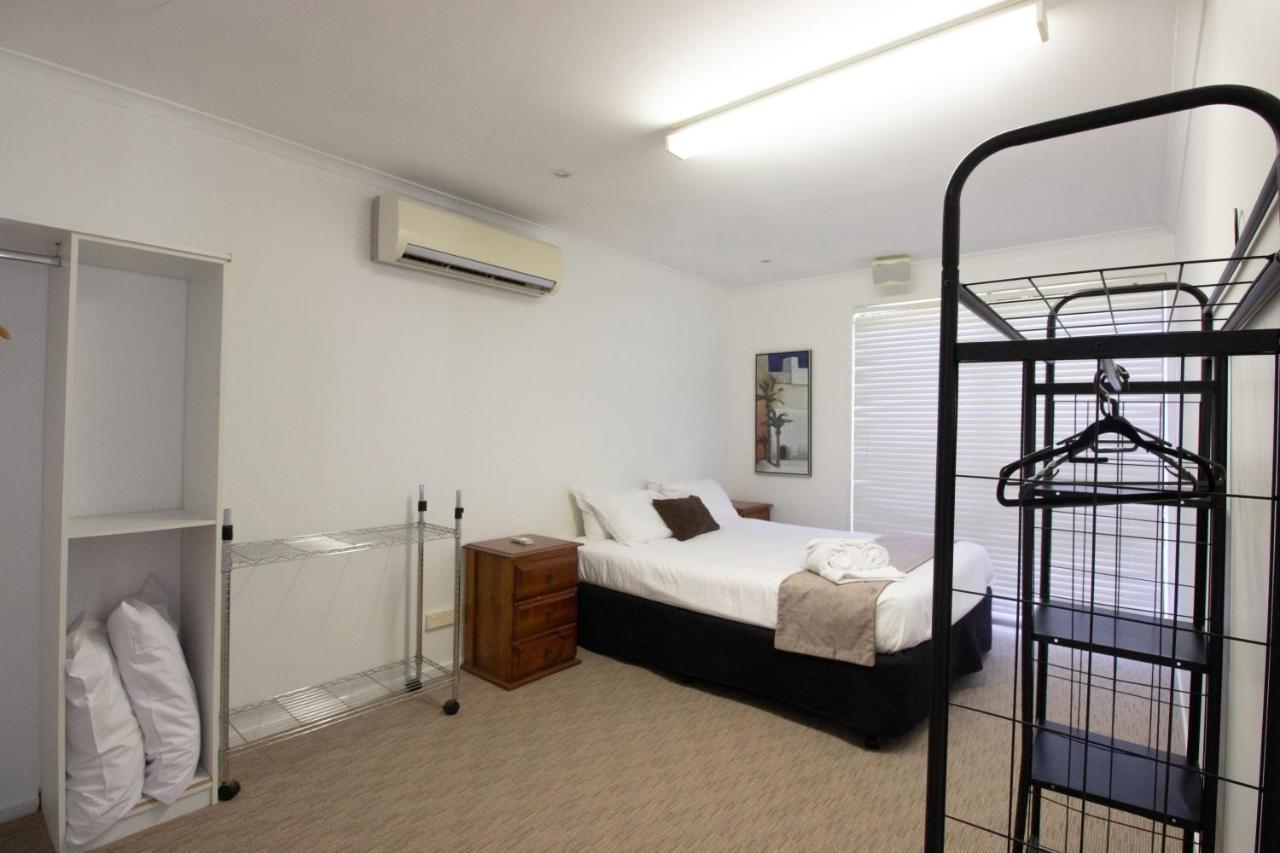 Caloundra Central Apartment Hotel Official Экстерьер фото